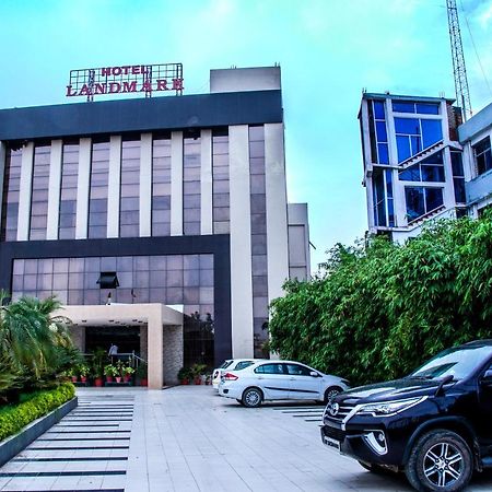 Hotel Landmark Rewa Esterno foto